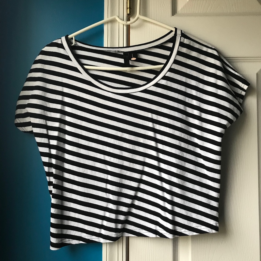 Black and white crop top